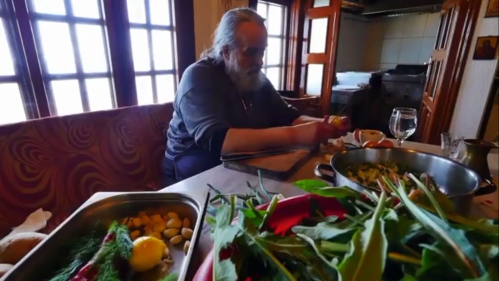 Νικήθηκε από τον καρκίνο ο μάγειρας του Αγίου Όρους, πατέρας Επιφάνιος