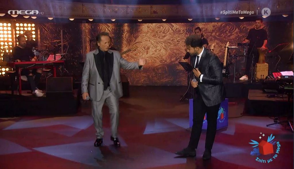 Ο Μάκης Χριστοδουλόπουλος στη σκηνή του «Σπίτι με το MEGA»