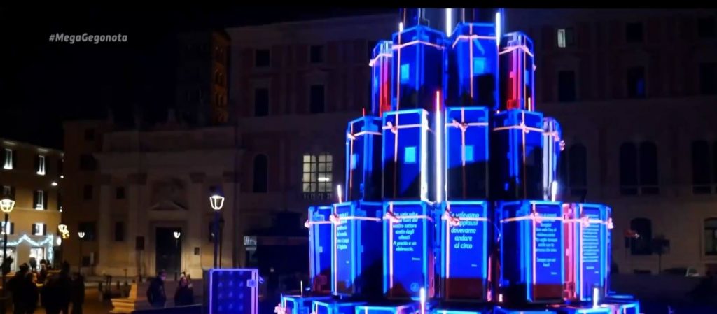 Ένα διαφορετικό χριστουγεννιάτικο δέντρο έστησαν στην Ιταλία