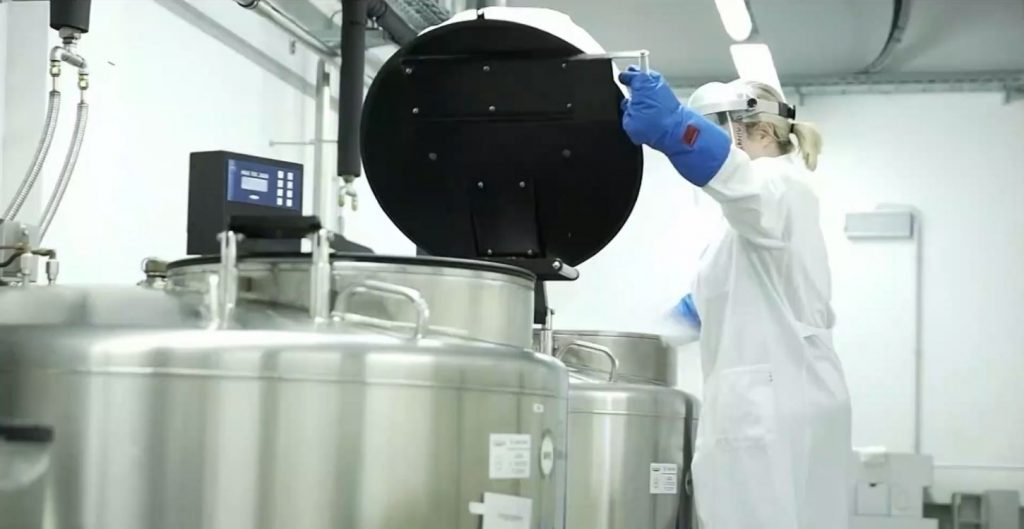 Κορωνοϊός: Ξεκινούν οι εμβολιασμοί στην Βρετανία – Τι ισχύει με τη βεβαίωση εμβολιασμού