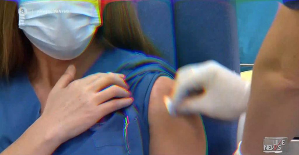 Κορωνοϊός: Εμβολιάστηκαν χθες οι πρώτοι υγειονομικοί στα νοσοκομεία