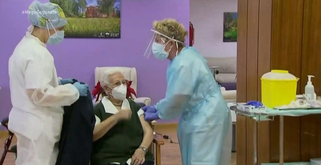 Κορωνοϊός: Ξεκίνησε ο εμβολιασμός στην Ευρώπη – Προτεραιότητα σε ηλικιωμένους & υγειονομικούς