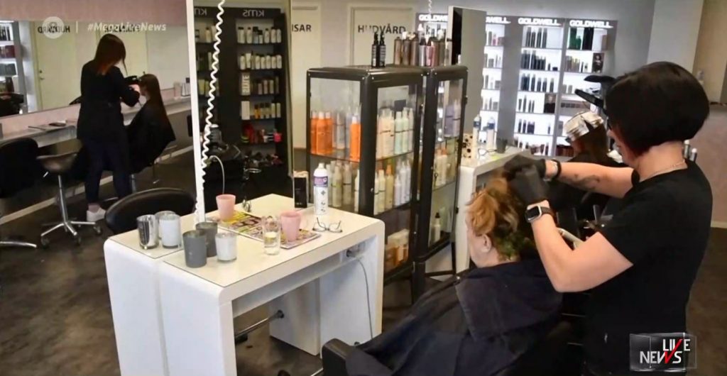 Κορωνοϊός: Ανεβάζουν ρολά κομμωτήρια & βιβλιοπωλεία – Επιφυλακτικοί οι λοιμωξιολόγοι