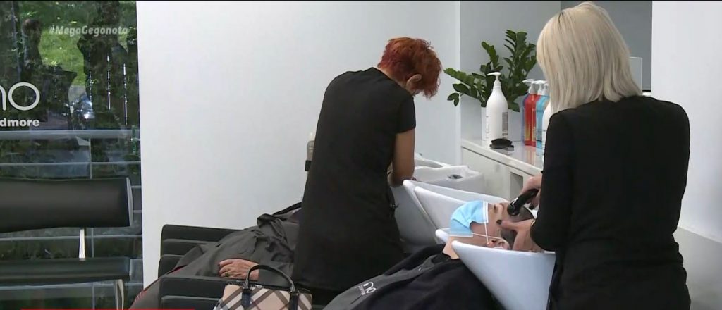 Κορωνοϊός: «Βροχή» ραντεβού στα κομμωτήρια