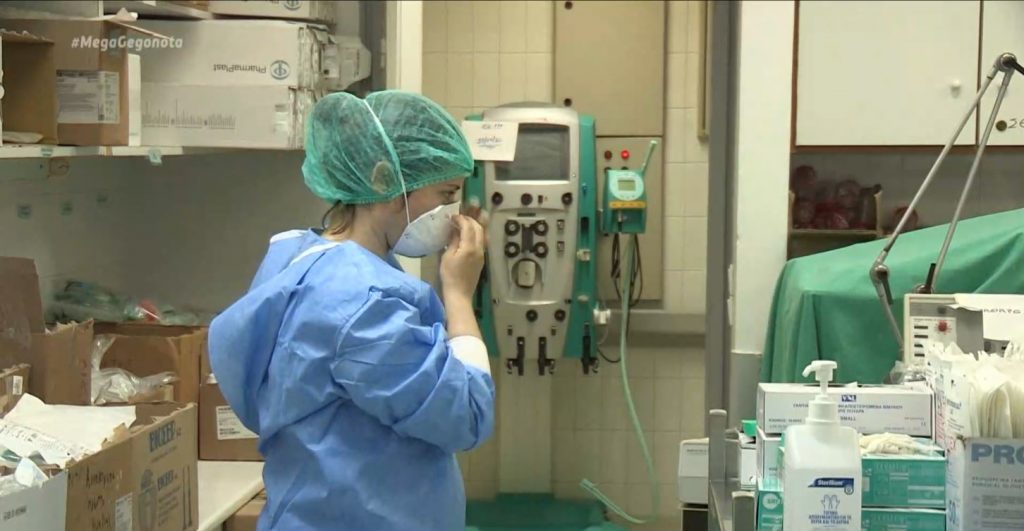 Κορωνοϊός: Συγκλονίζουν τα γράμματα σε γιατρούς στις ΜΕΘ