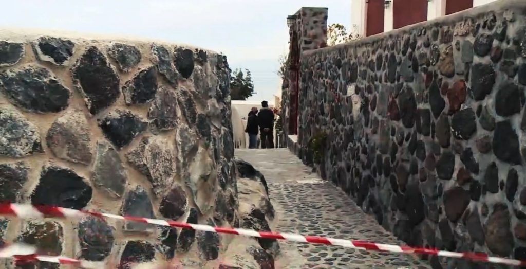 Σαντορίνη: Στον εισαγγελέα ο 20χρονος που σκότωσε τον ξενοδόχο και έκαψε τη σορό του