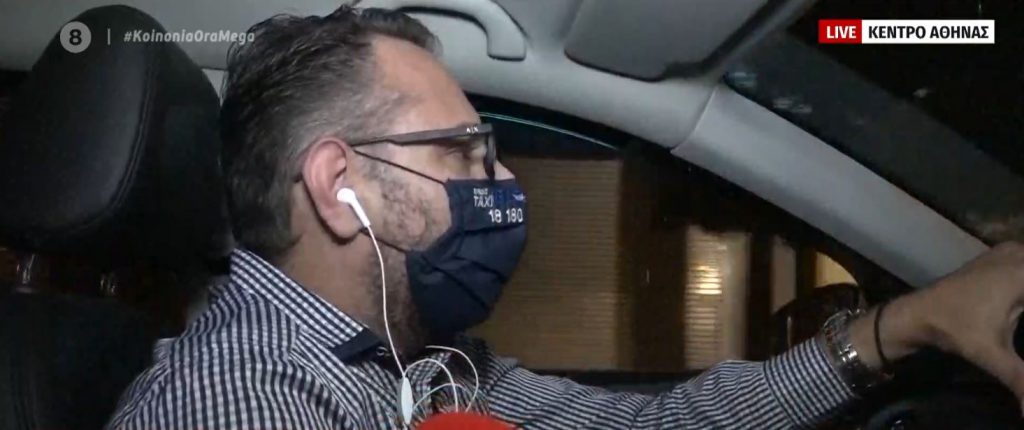 Πρωινή βόλτα στην στολισμένη αλλά άδεια Αθήνα