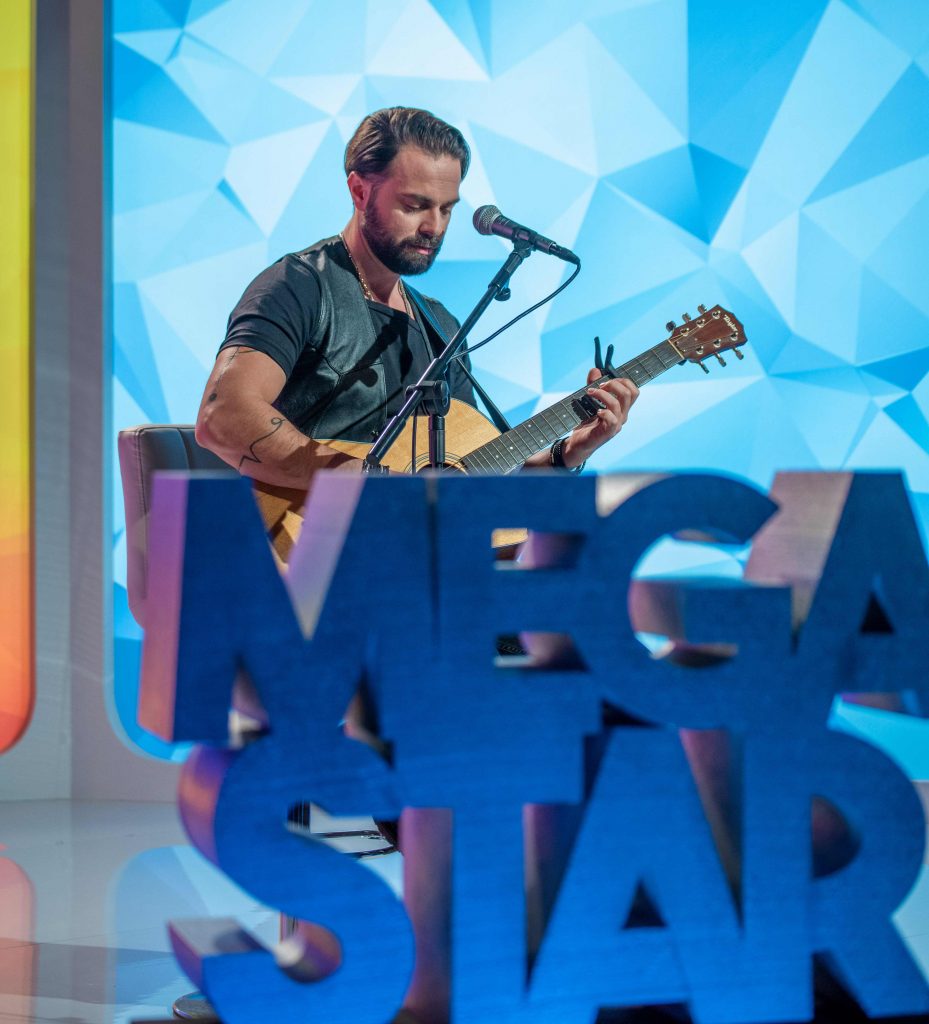 Mega Star: Ο Ηλίας Βρεττός καλεσμένος το Σάββατο στις 16.00