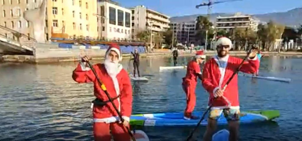 Βόλος: Ο Άγιος Βασίλης κάνει… SUP!