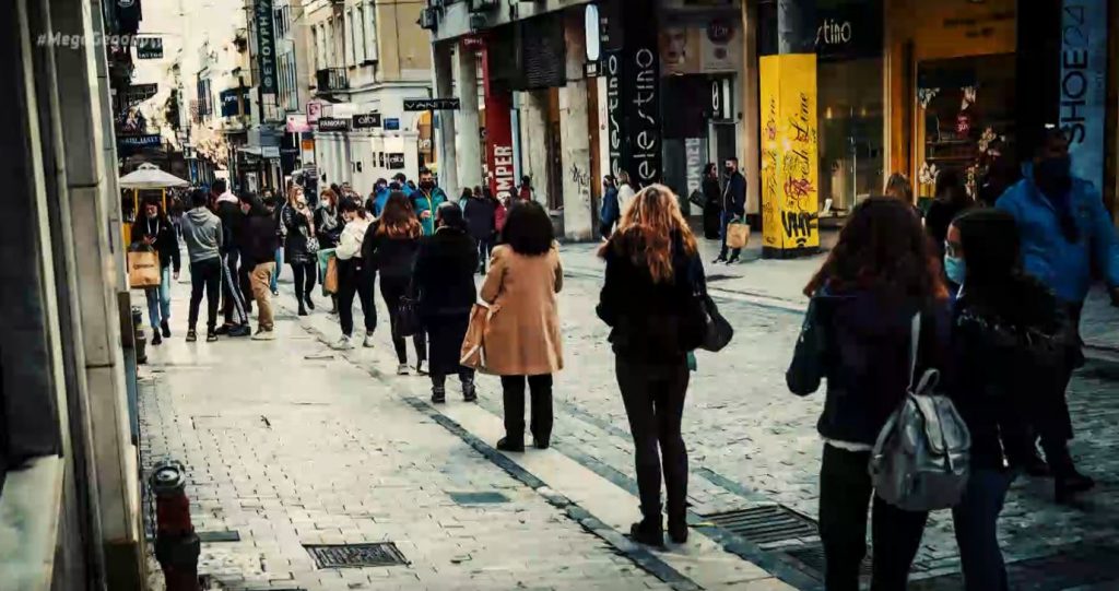 «Πλημμύρισε» από κόσμο για ακόμη μία ημέρα η αγορά