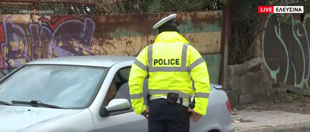 Δεκάδες μπλόκα και περιπολίες για την τήρηση των μέτρων κατά της πανδημίας