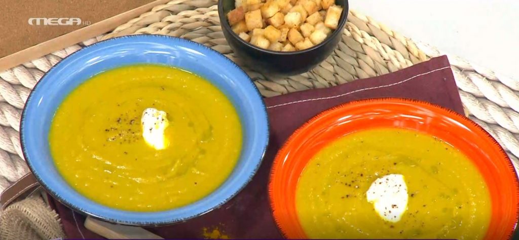 Ο Απόστολος Ρουβάς μάς φτιάχνει μία νόστιμη «detox» σούπα λαχανικών