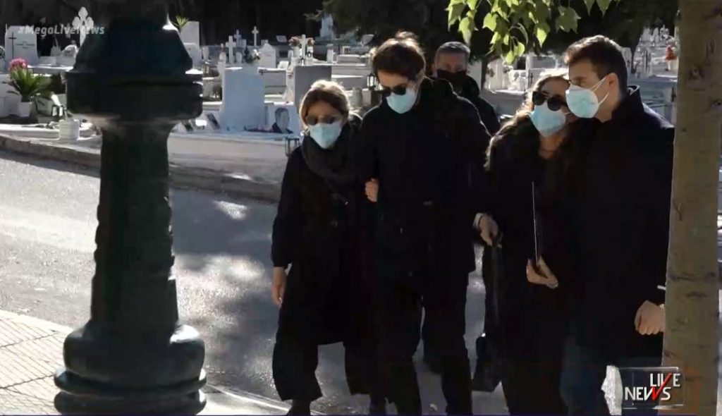 Σε κλίμα οδύνης η κηδεία του Σήφη Βαλυράκη