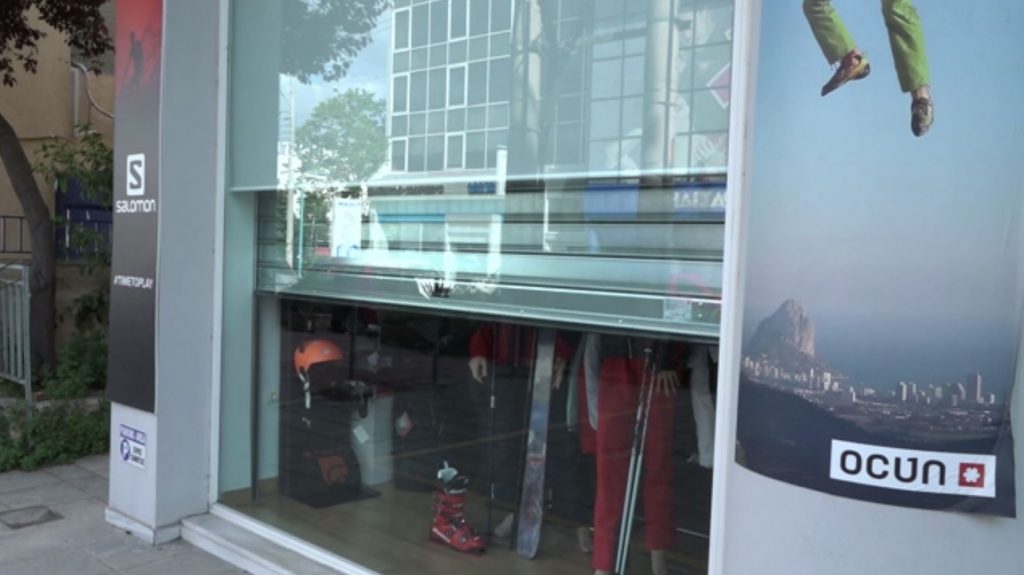 Άνοιγμα του λιανεμπορίου με περιορισμούς: Με SMS, αποστάσεις και διευρυμένο ωράριο