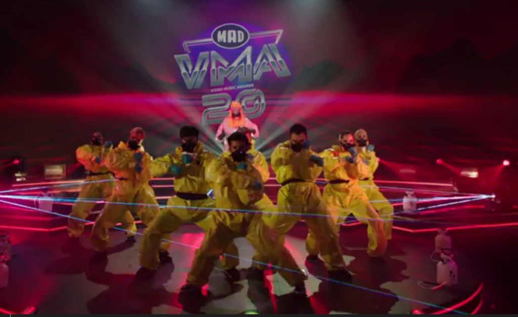 Με εντυπωσιακό χορευτικό εμπνευσμένο από την πανδημία ξεκίνησαν τα MAD Video Awards 2020