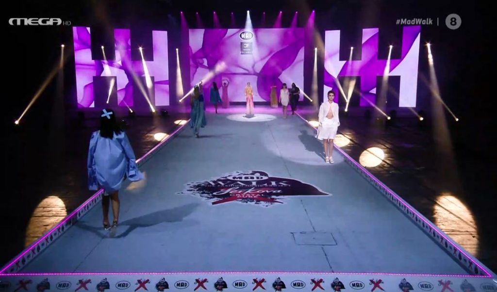 MadWalk 2020: To Maison Faliakos παρουσίασε τις δημιουργίες του με τη Ρένα Μόρφη να ερμηνεύει το «Ιπποτικό»