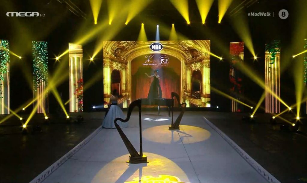 MadWalk 2020: Η Ήβη Αδάμου γίνεται «Σκλάβα» του οίκου Vassilis Zoulias