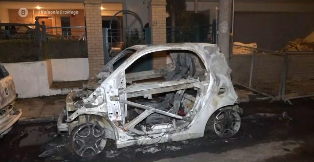 Μοσχάτο: Άγνωστοι έκαψαν αυτοκίνητα