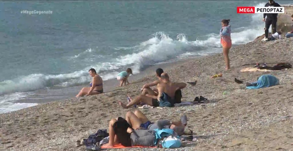 Κορωνοϊός: Κοσμοπλημμύρα στις παραλίες παρά το lockdown