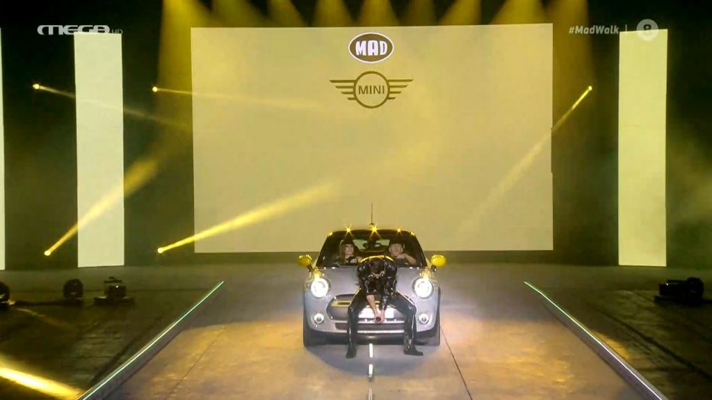MadWalk 2020: Ο Ίαν Στρατής σε ένα special catwalk by ΜINI Electric