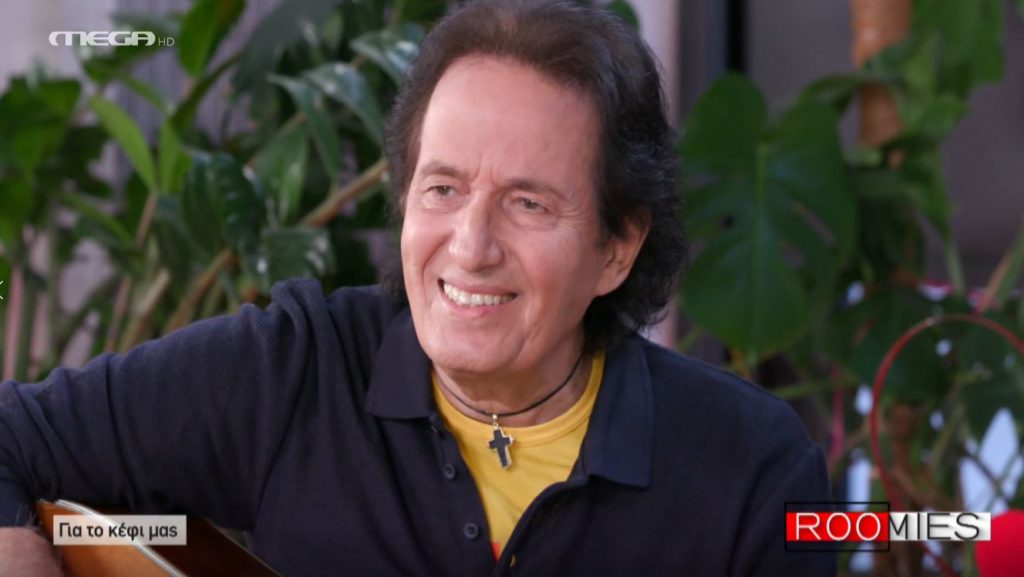 Roomies: Ο Πασχάλης τραγουδά για τον έρωτα!