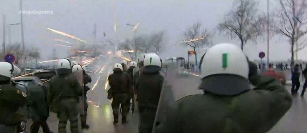 Επεισόδια σε Αθήνα & Θεσσαλονίκη μεταξύ αρνητών της μάσκας και αστυνομικών