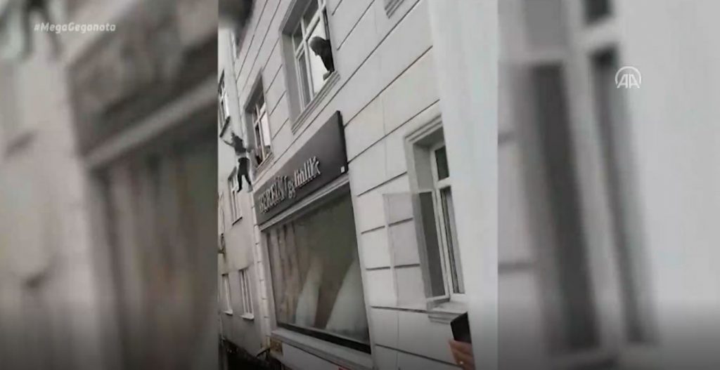 Τουρκία: Μητέρα πέταξε τα παιδιά της από το παράθυρο για να σωθούν από φωτιά