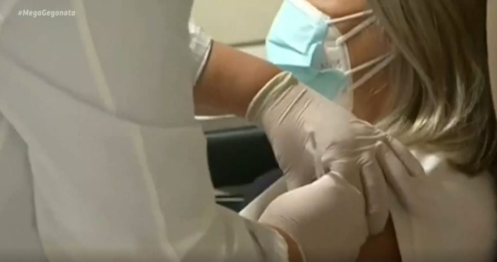 Νοσηλεύτρια φέρεται να παρέλυσε μετά τον εμβολιασμό της: Εισαγγελική παρέμβαση για fake news