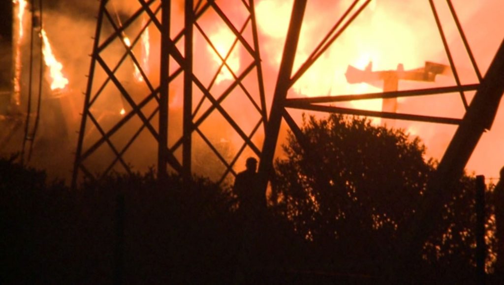 Έκρηξη σε υποσταθμό στον Ασπρόπυργο βύθισε στο σκοτάδι Αττική και Πελοπόννησο
