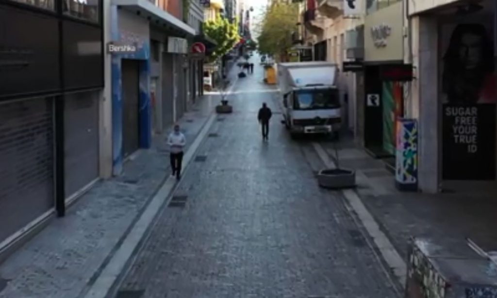 Στο «τραπέζι» το ολικό lockdown