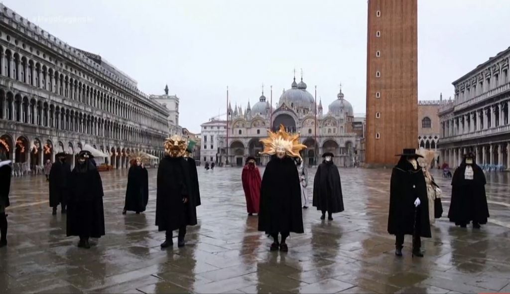 Χωρίς καρναβάλι η Βενετία, ανησυχία για την ανοσία της αγέλης στις ΗΠΑ