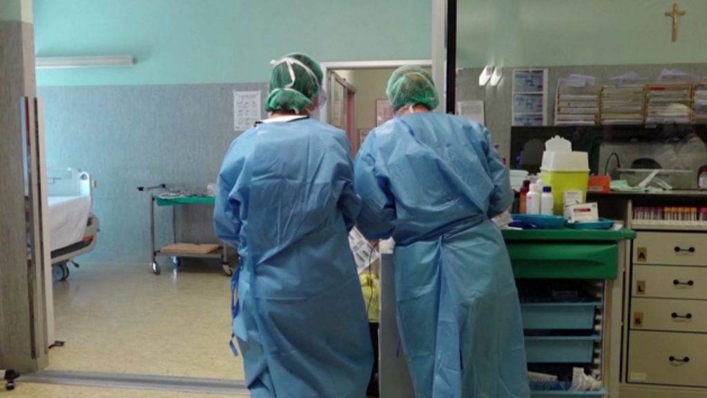 Πίεση στο ΕΣΥ από τα αυξανόμενα κρούσματα κορωνοϊού