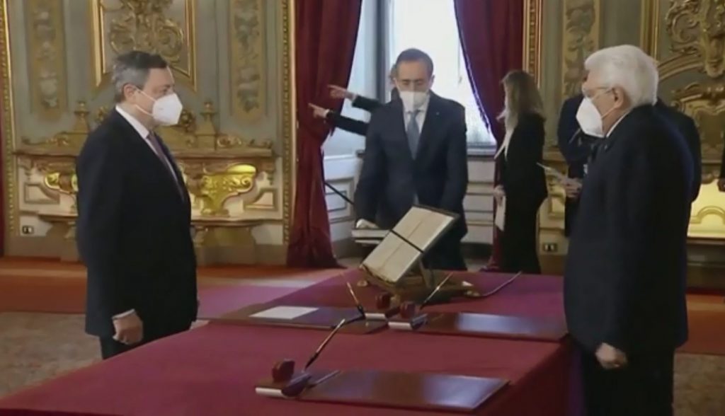 Ιταλία: Τελετή ορκωμοσίας με αντισηπτικά & μάσκες για τον Μάριο Ντράγκι