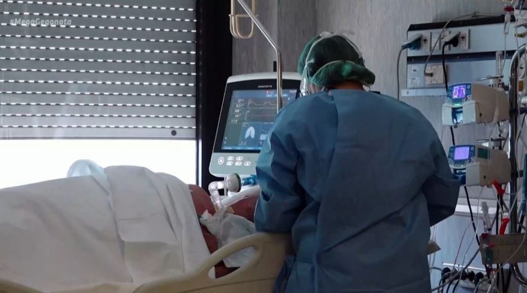 «Σαρώνει» τη χώρα το τρίτο κύμα του κορωνοϊού