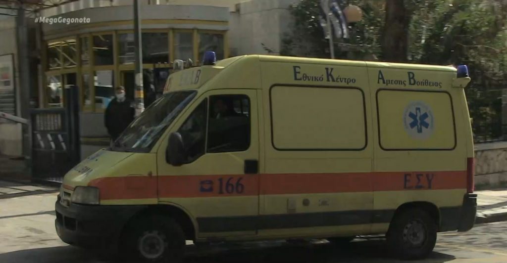 Ωρωπός: Νοσηλευτές έπλεναν με λάστιχο 70χρονη σε πιλοτή πολυκατοικίας