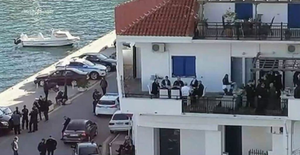 Πολιτική κόντρα για το πρωθυπουργικό γεύμα στην Ικαρία