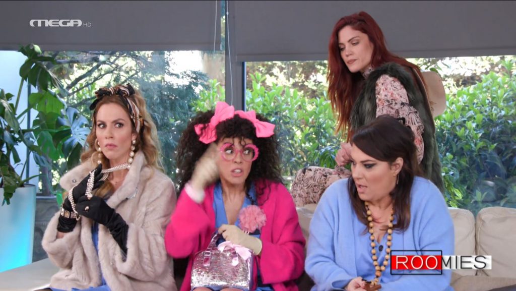 Η Μαίρη Συνατσάκη ανακρίνει τα alter ego των Roomies για… φόνο – Η δράστις έκπληξη