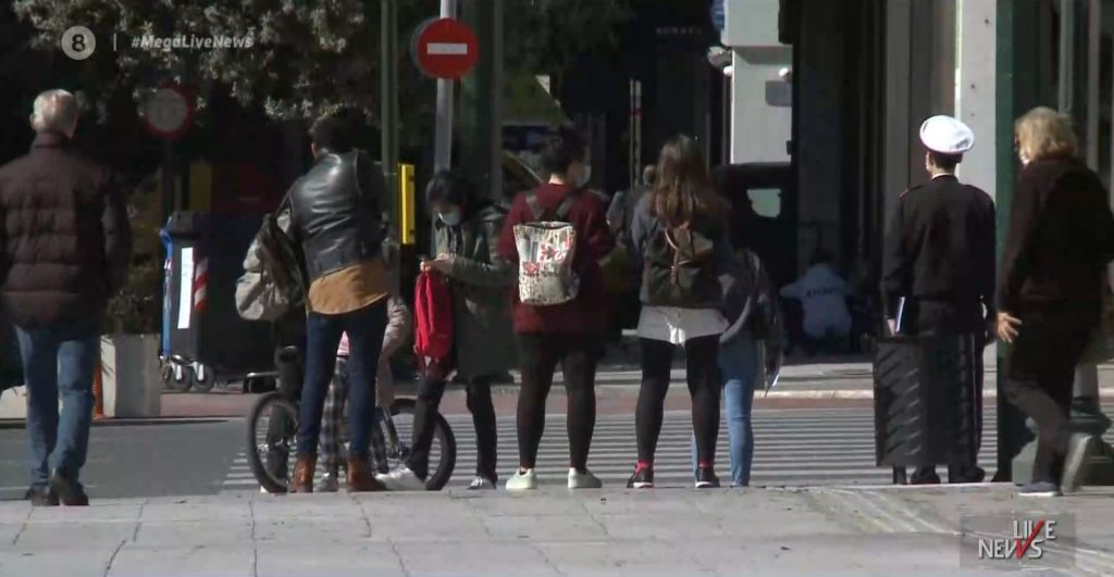 Κορωνοϊός: Κινητικότητα & συνωστισμός στα ΜΜΜ – «Γονατίζουν» τα νοσοκομεία της Αττικής