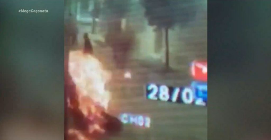 Μπαράζ επιθέσεων υπέρ του Δημήτρη Κουφοντίνα: Βίντεο – ντοκουμέντο από την επίθεση με μολότοφ στο Α.Τ. Καισαριανής