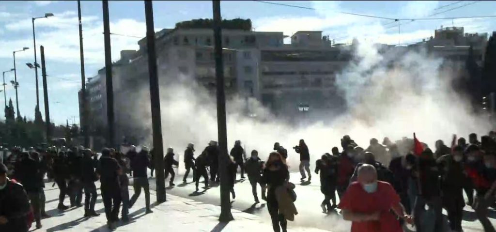 Ένταση και επεισόδια στο φοιτητικό συλλαλητήριο στα Προπύλαια