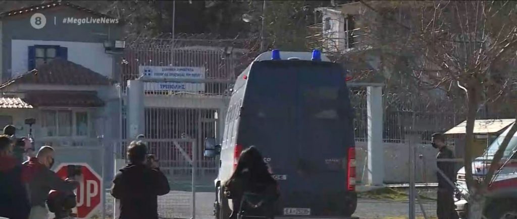 Δημήτρης Λιγνάδης: Έφτασε στις φυλακές Τρίπολης – Κρατείται μόνος του σε κελί καραντίνας