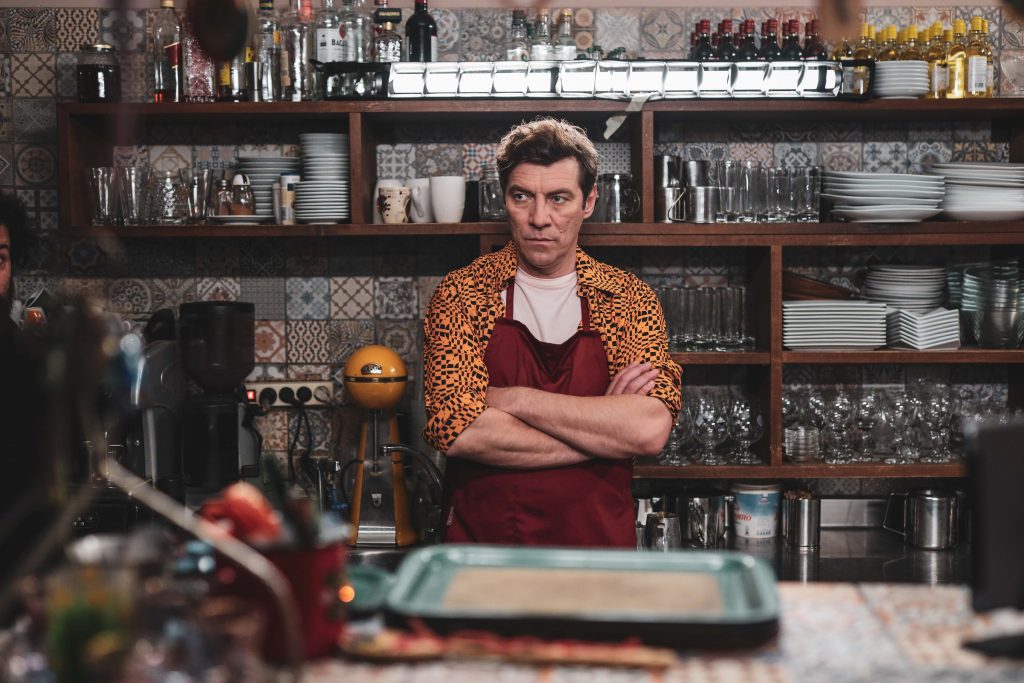 Σχεδόν Ενήλικες : Mία περιπέτεια δίχως τέλος με φόντο τους έντονους ρυθμούς της πόλης, απόψε στις 23.00