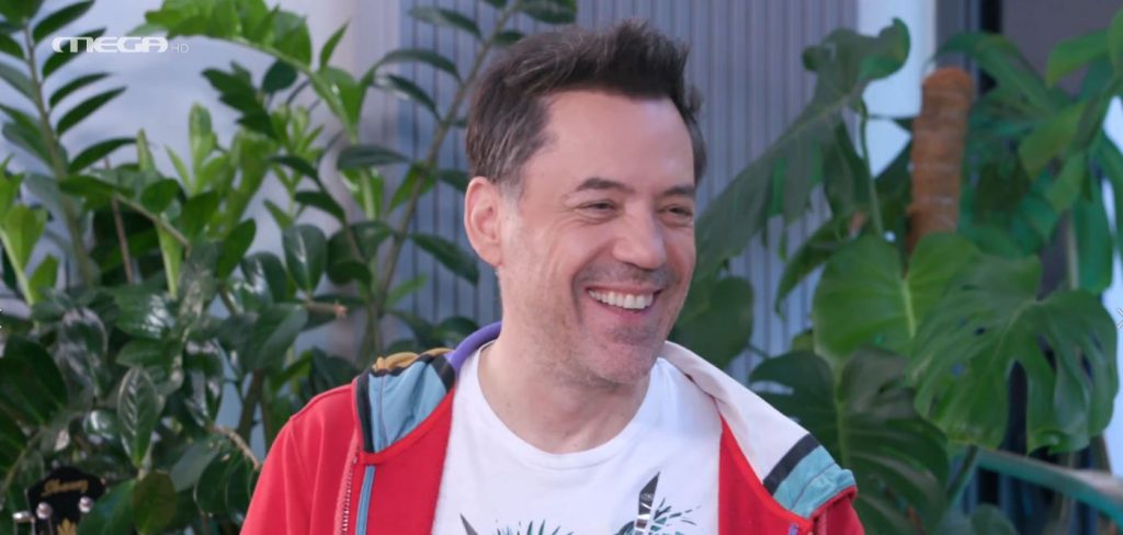 Ο Θάνος Καλλίρης μιλάει για τα δύσκολα της πανδημίας & τραγουδά αγαπημένες επιτυχίες του!