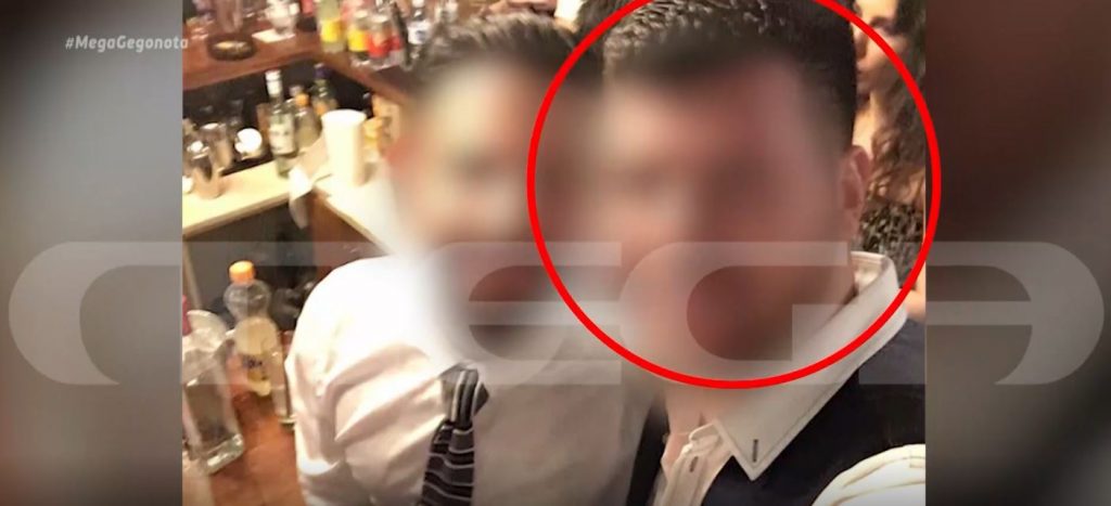 Επεισόδια στη Νέα Σμύρνη: Στο πλευρό του τραυματισμένου αστυνομικού συγγενείς & συνάδελφοί του