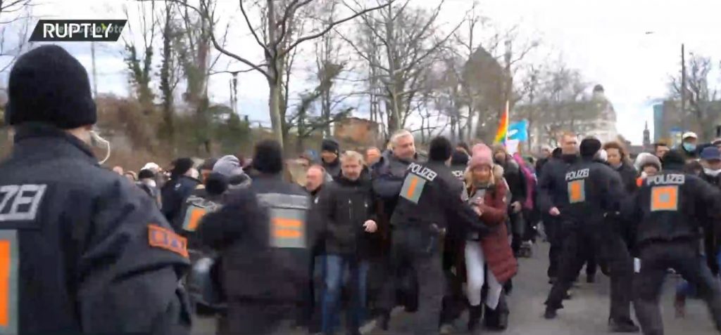 Γερμανία: Επεισοδιακές διαδηλώσεις στη Δρέσδη κατά των μέτρων του κορωνοϊού