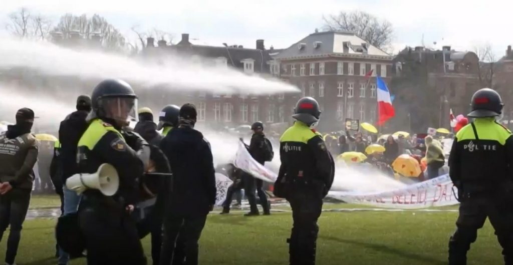 Κορωνοϊός: Επεισοδιακές διαδηλώσεις κατά του lockdown και των μέτρων σε Ολλανδία, Βρετανία και Γερμανία