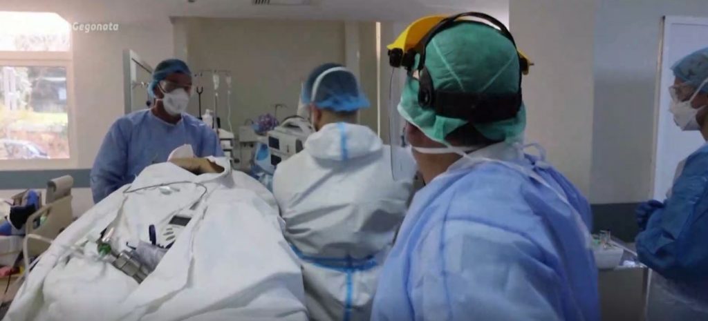 Κορωνοϊός: Εικόνες σταθεροποίησης – Συζητήσεις για παραγωγή εμβολίου στη χώρα