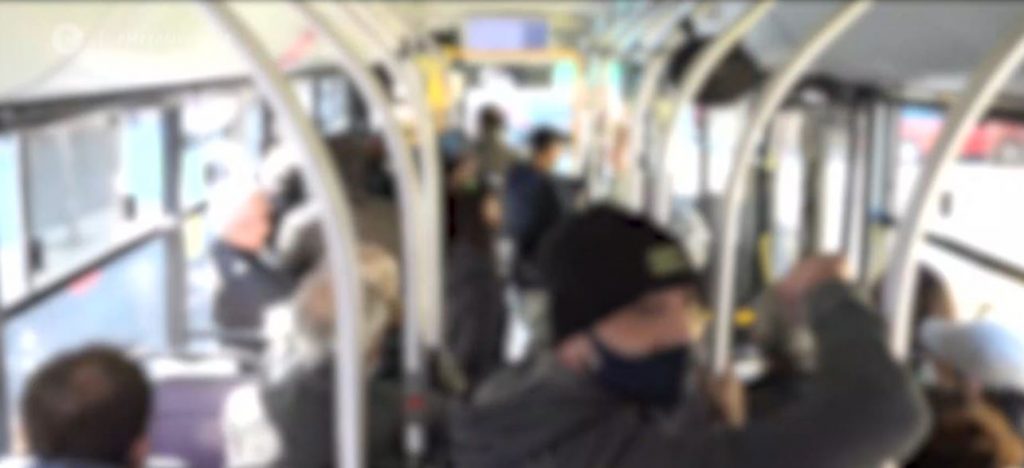 «Ξεκλείδωτο» lockdown: Αυξημένη κίνηση στους δρόμους & γεμάτα λεωφορεία στην Αττική  