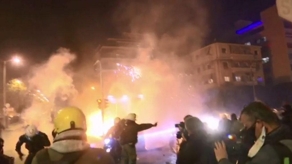 Συνεχίζονται οι συλλήψεις για τα επεισόδια στη Νέα Σμύρνη