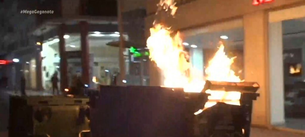 Νίκαια: Ένταση σε πορεία κατά της αστυνομικής βίας– Επεισόδια & χημικά